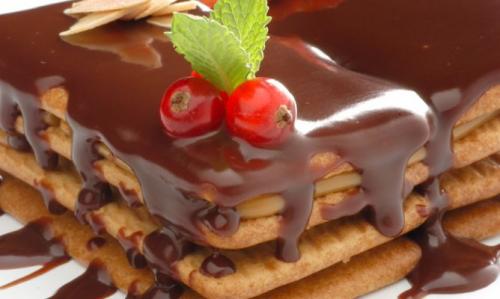 deliciosa-tarta-de-galletas-con-dulce-de-leche-y-chocolate-para-los-peques_rqfuo.jpg